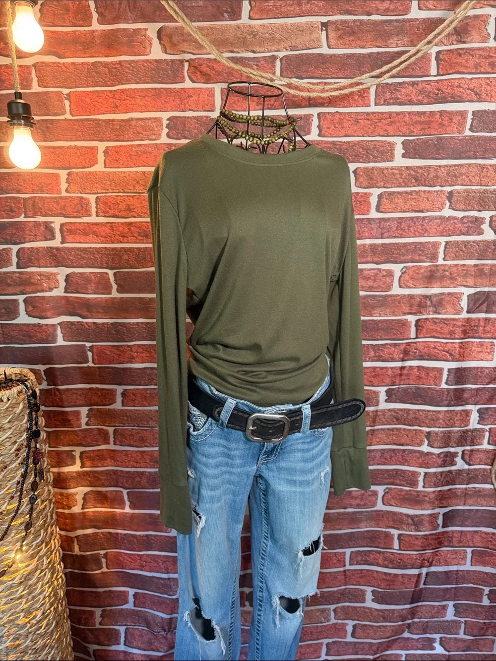 👚 Cotton Thumb Hole Long Sleeve Tee — Olive Green — Sz L / NWOT / Q